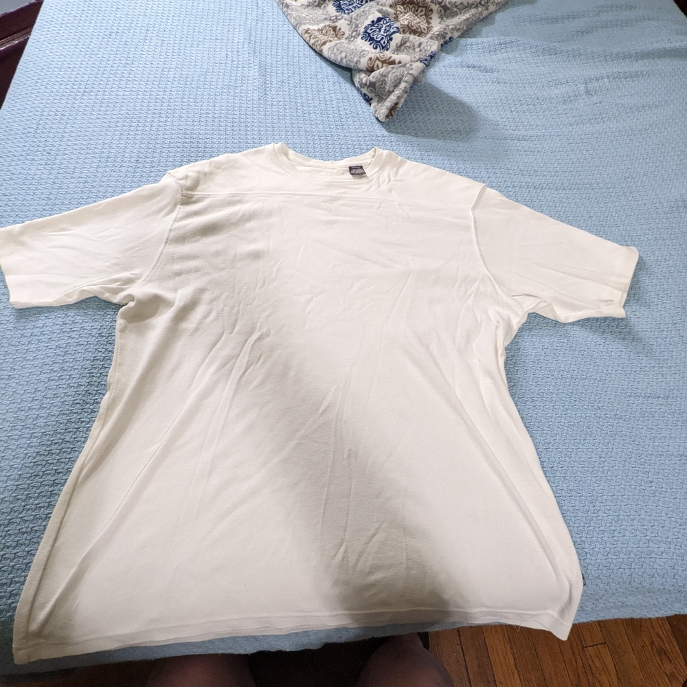 Thick, white t-shirt